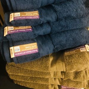 Qty of 8 54x30 Bath Towels! $75